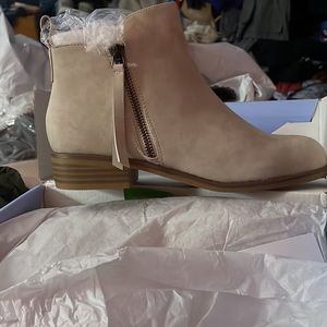 New womens 6.5 ankle boots.  Side zip tan
